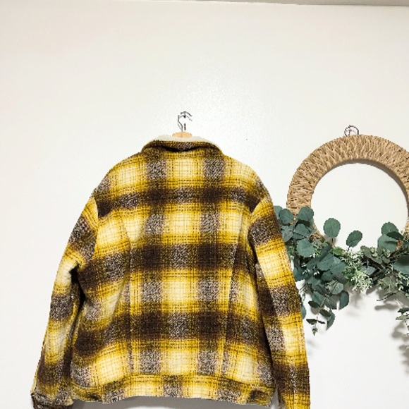 Levi's Cream Shearling Jacket - Picture 2 of 7